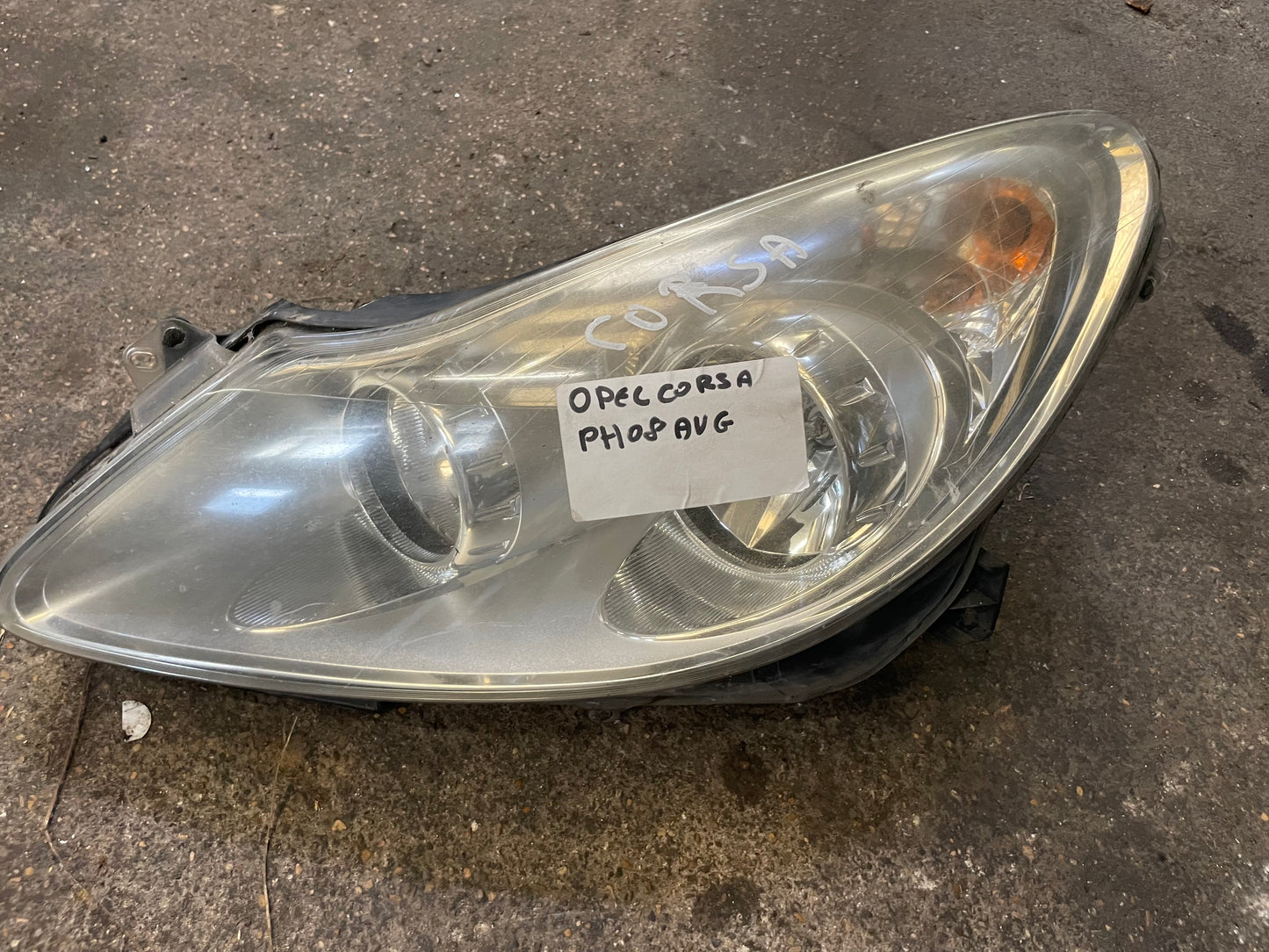 PHARE OPEL CORSA AVANT GAUCHE