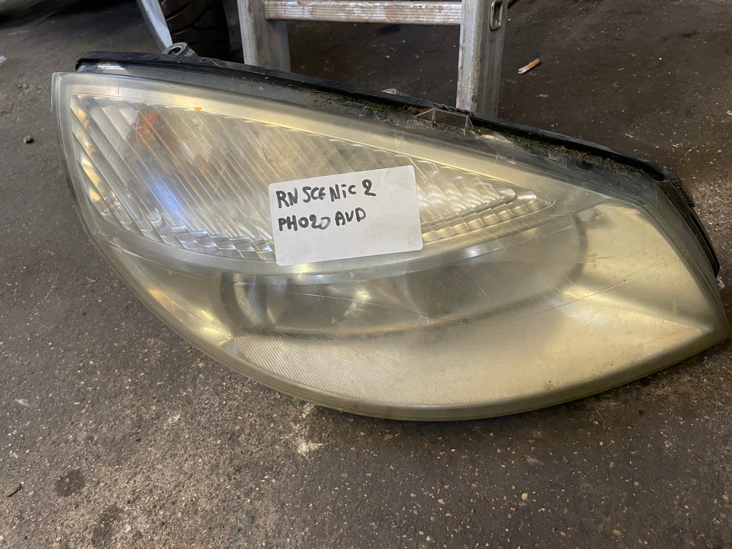 PHARE AVANT DROITE RENAULT SCENIC 2