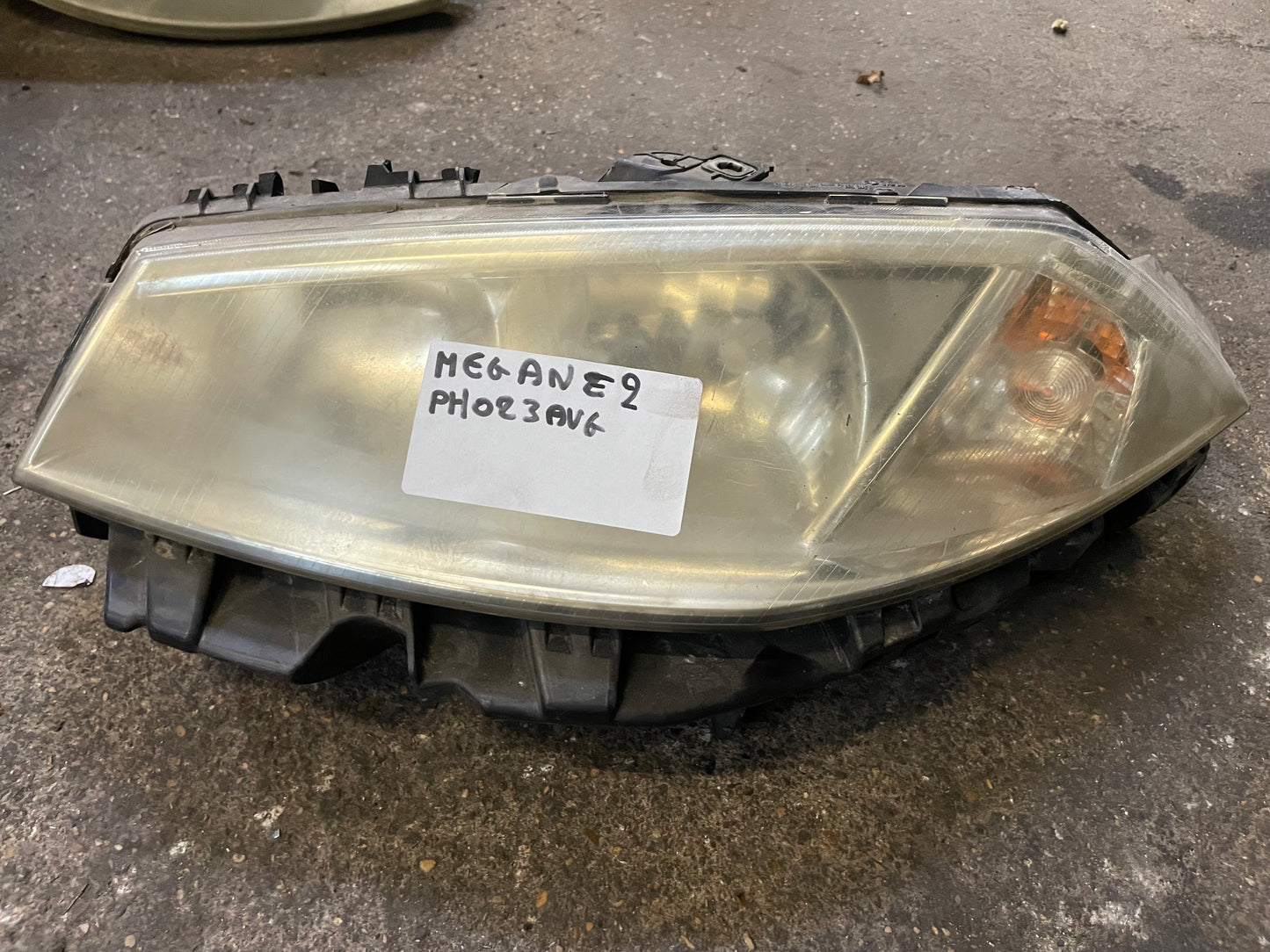 PHARE AVANT GAUCHE RENAULT MEGANE 2