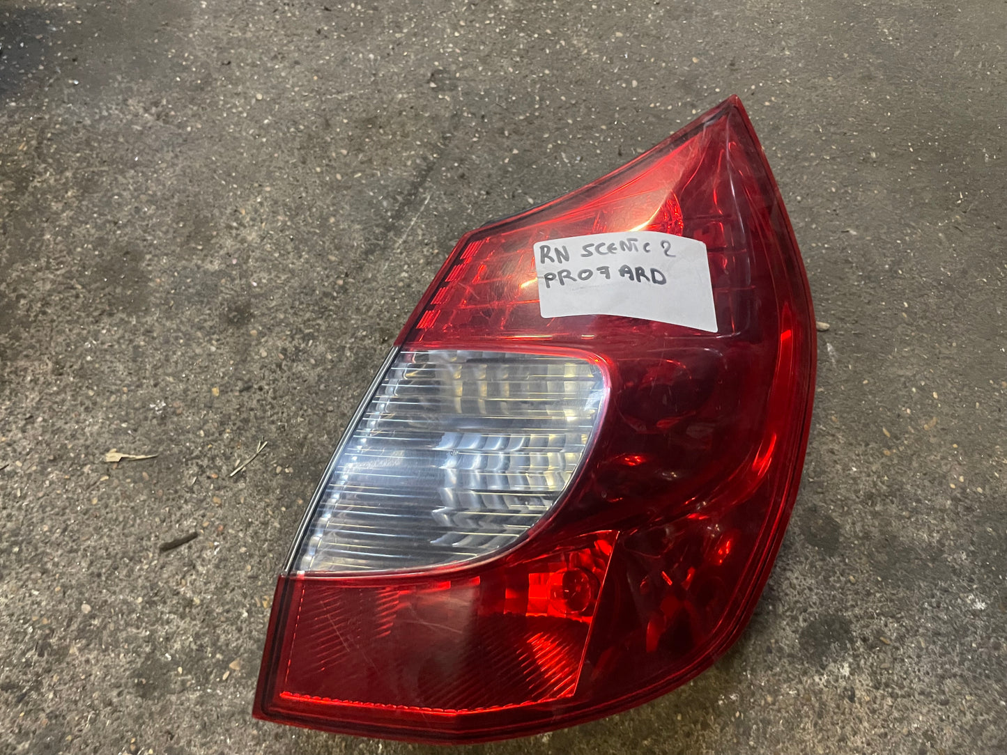 FEUX ARRIÈRE DROITE RENAULT SCENIC 2